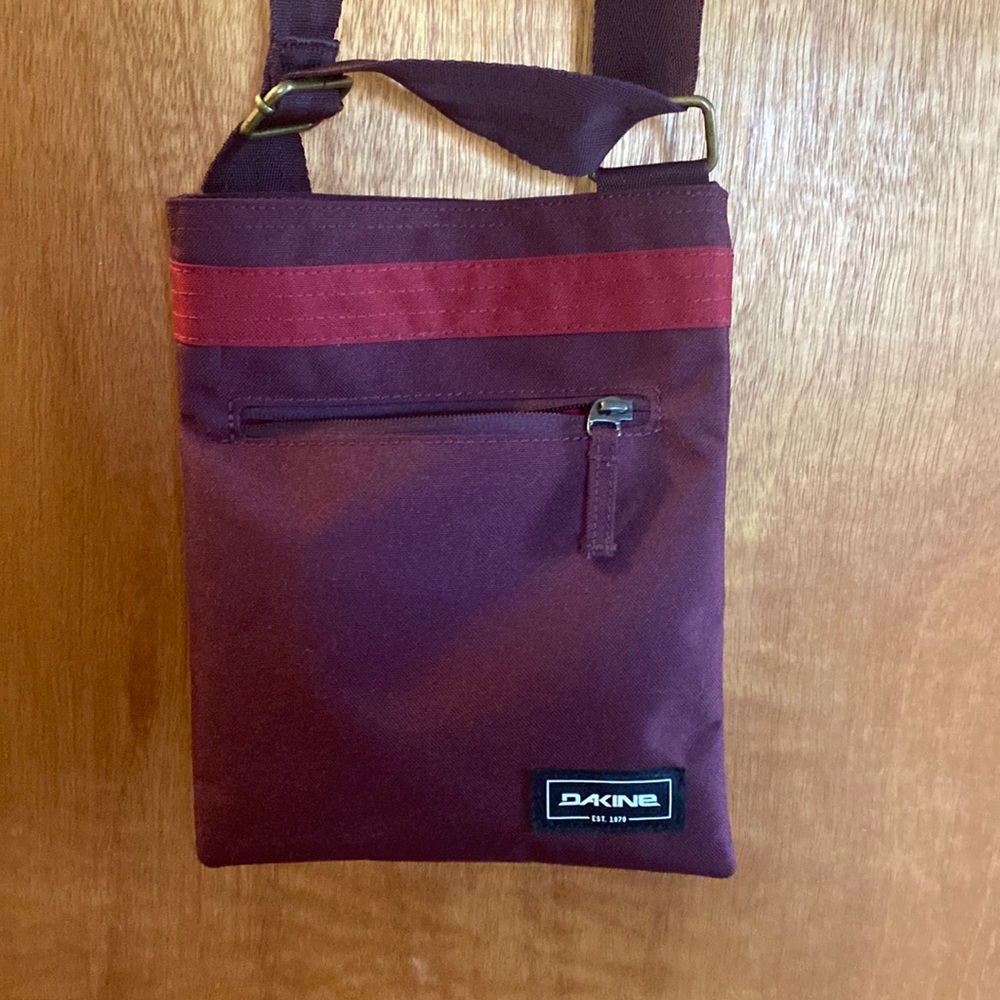 Dakine cross body bag.